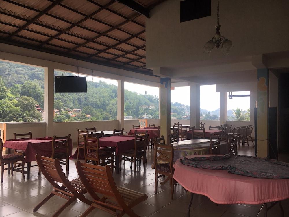 Majestic Tourist Hotel Kandy Eksteriør billede