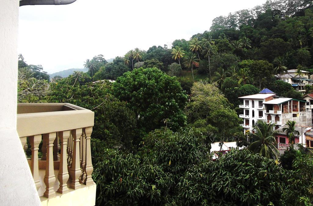 Majestic Tourist Hotel Kandy Eksteriør billede